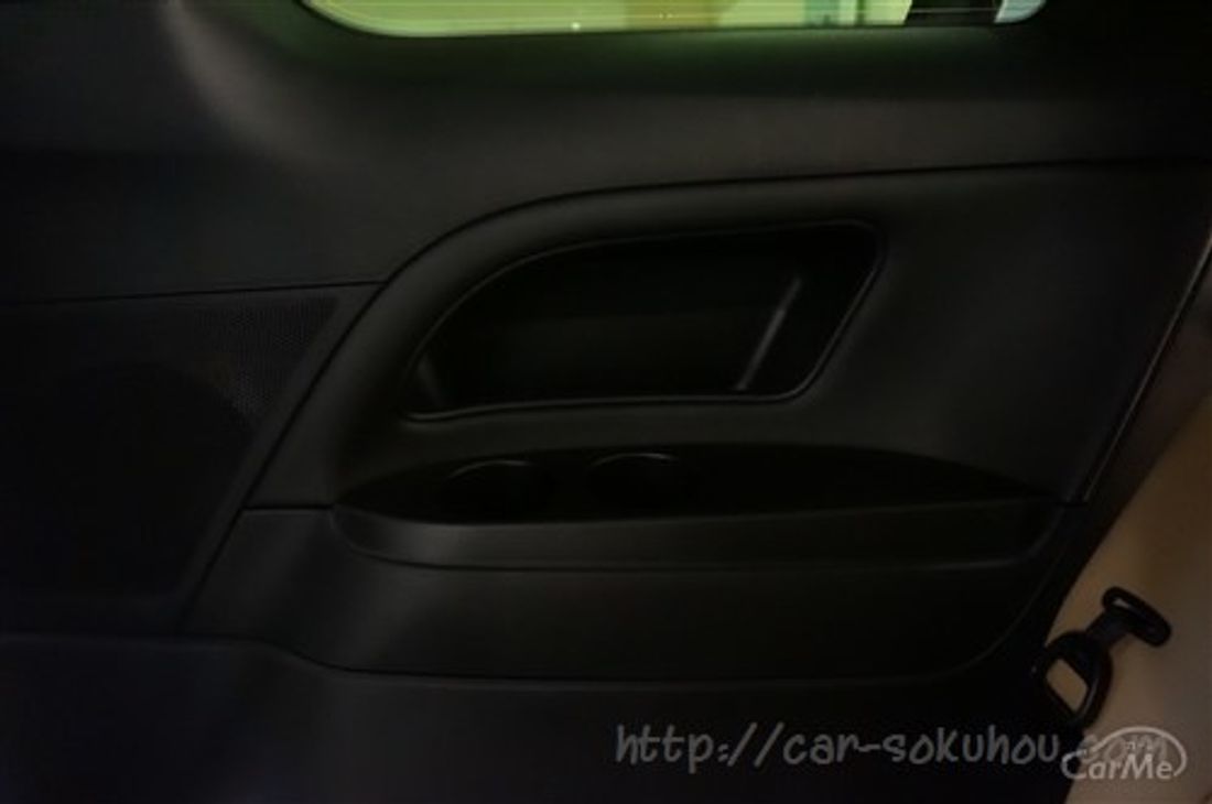 トヨタ エスティマ 2016
