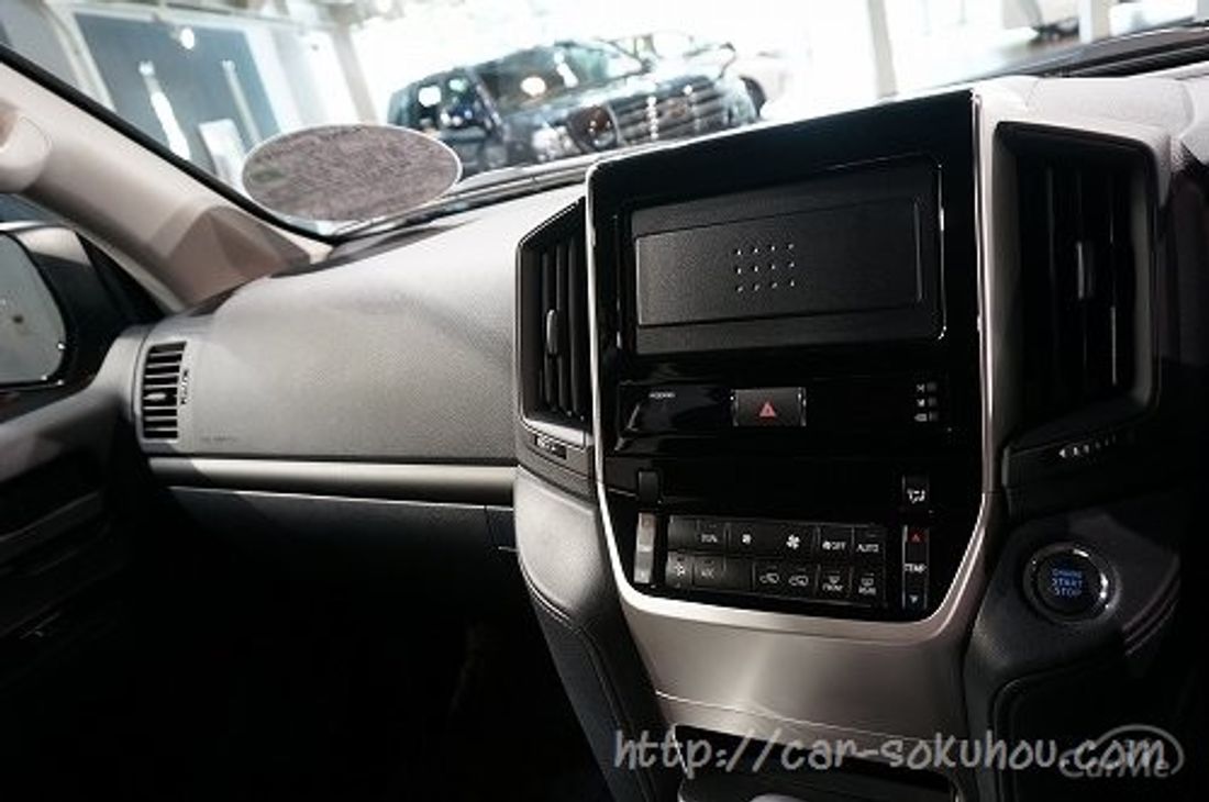 トヨタ ランクル200 2015