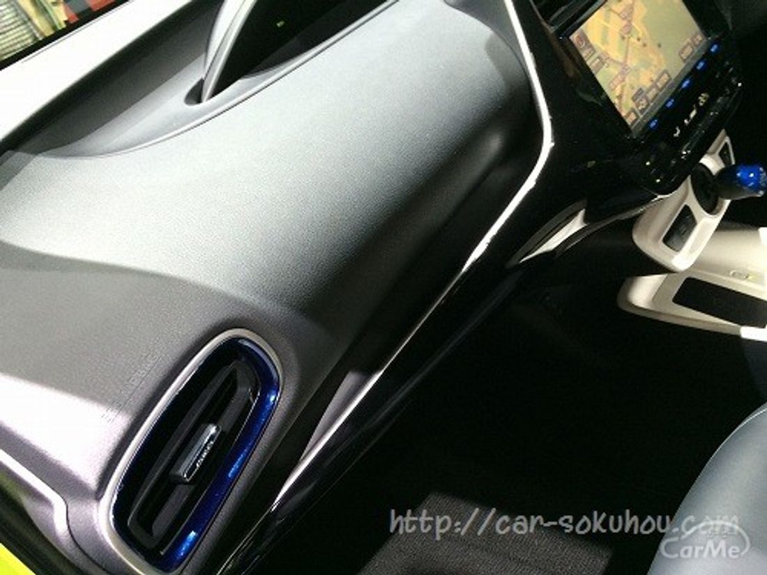 トヨタ プリウス 2015