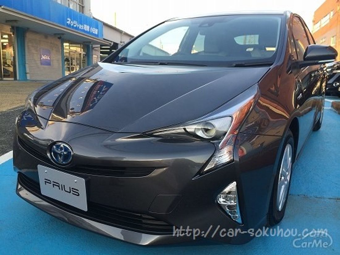トヨタ プリウス 2016