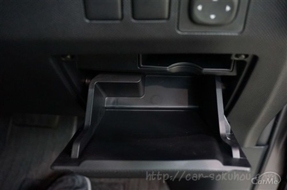 トヨタ エスティマ 2016