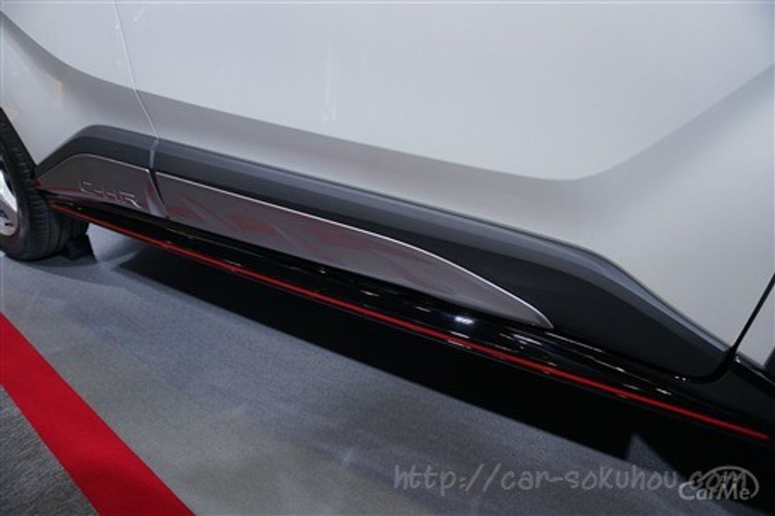 トヨタ C-HR 2017