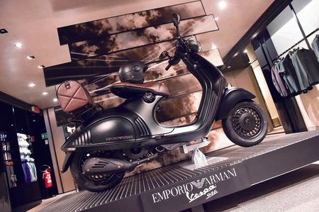 アヘッド Vespa 946 Emporio Armani