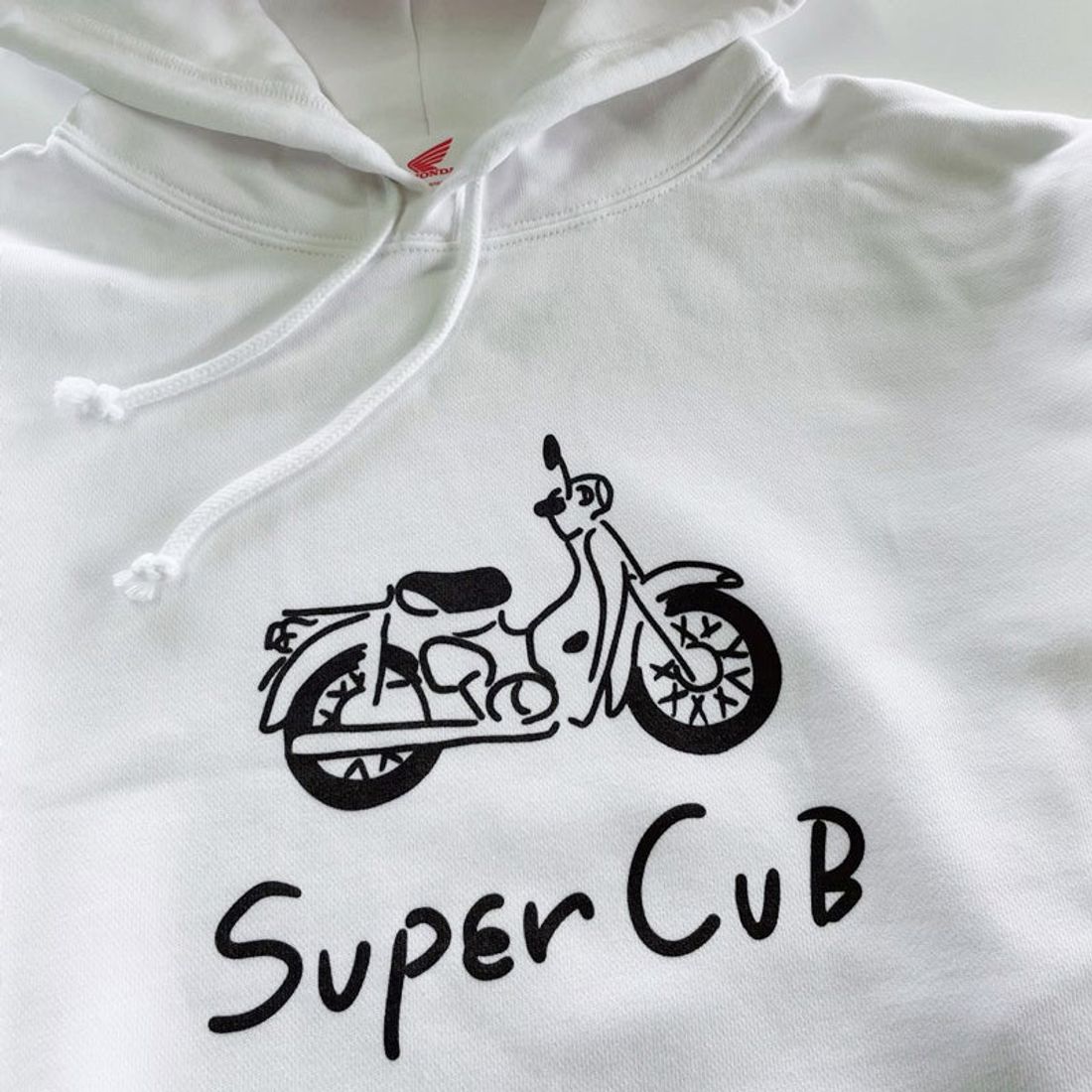 手描きタッチのスーパーカブ・パーカーが登場