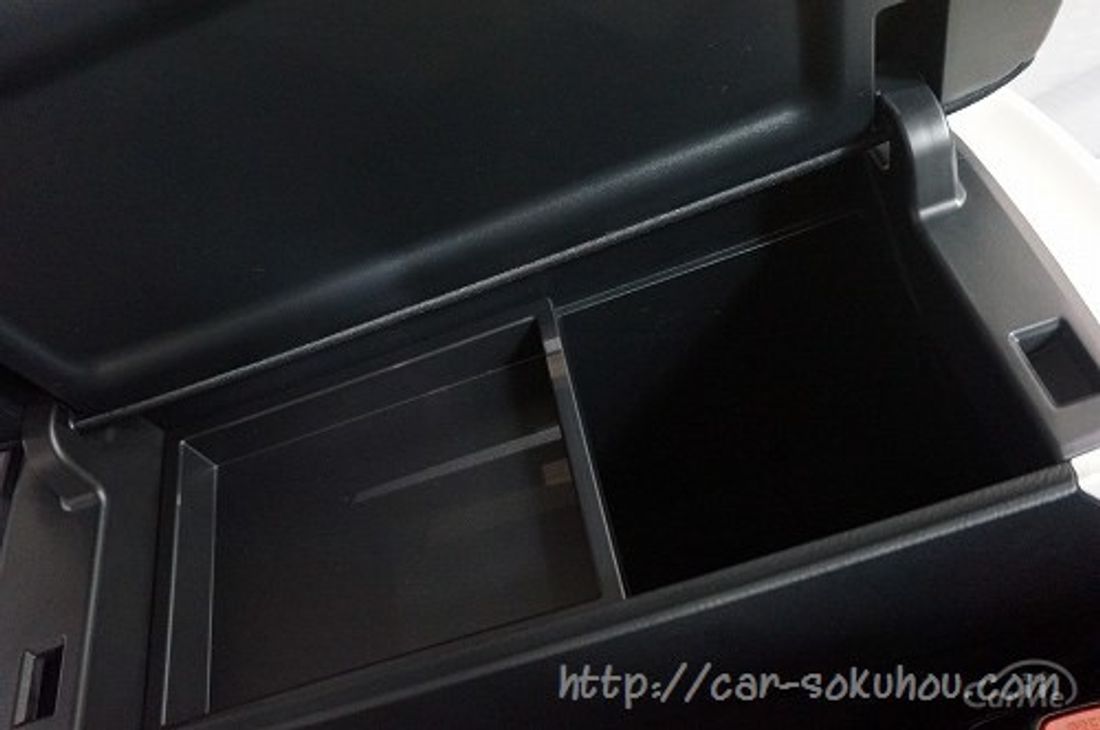 トヨタ プリウス Sグレード 2015