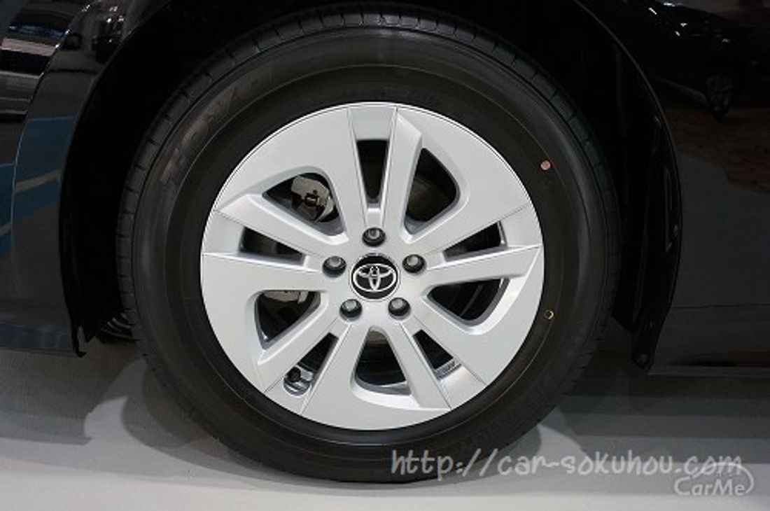 トヨタ プリウス 2016