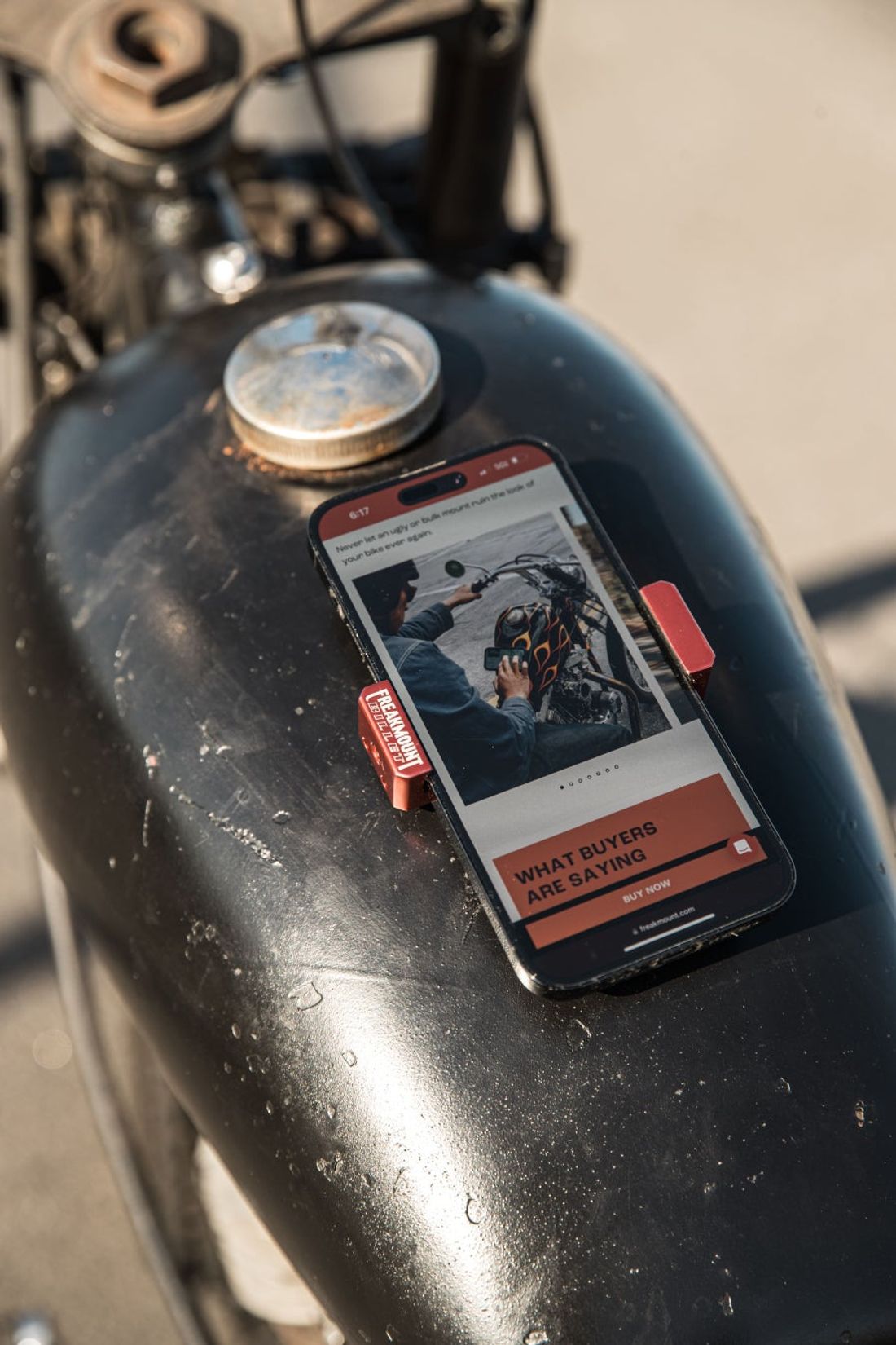 大人気バイク用スマホホルダー『FREAKMOUNT』新色発売！