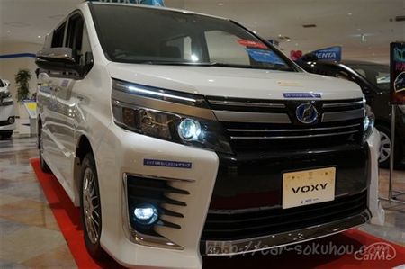 ヴォクシー煌2とzsの違いとは 外装の5つの違いを画像で比較 車ニュース 中古車情報 中古車検索なら 車選びドットコム 車選び Com