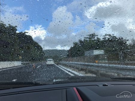 雨の日の乗車で濡れないための対策とは 車ニュース 中古車情報 中古車検索なら 車選びドットコム 車選び Com