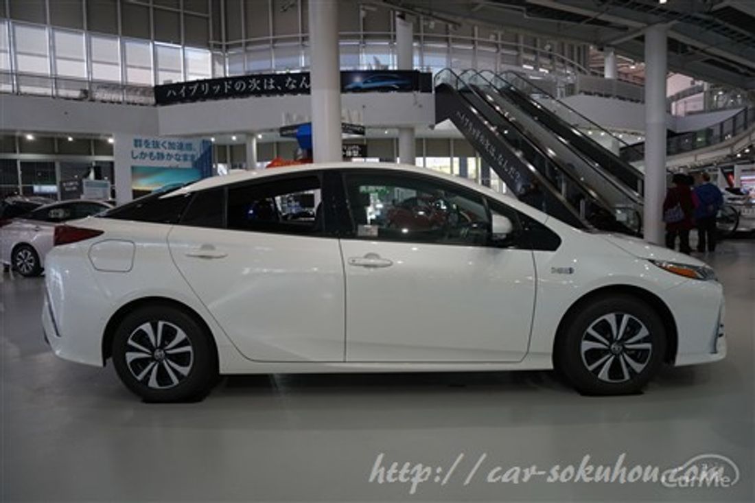 トヨタ プリウス PHV 2017