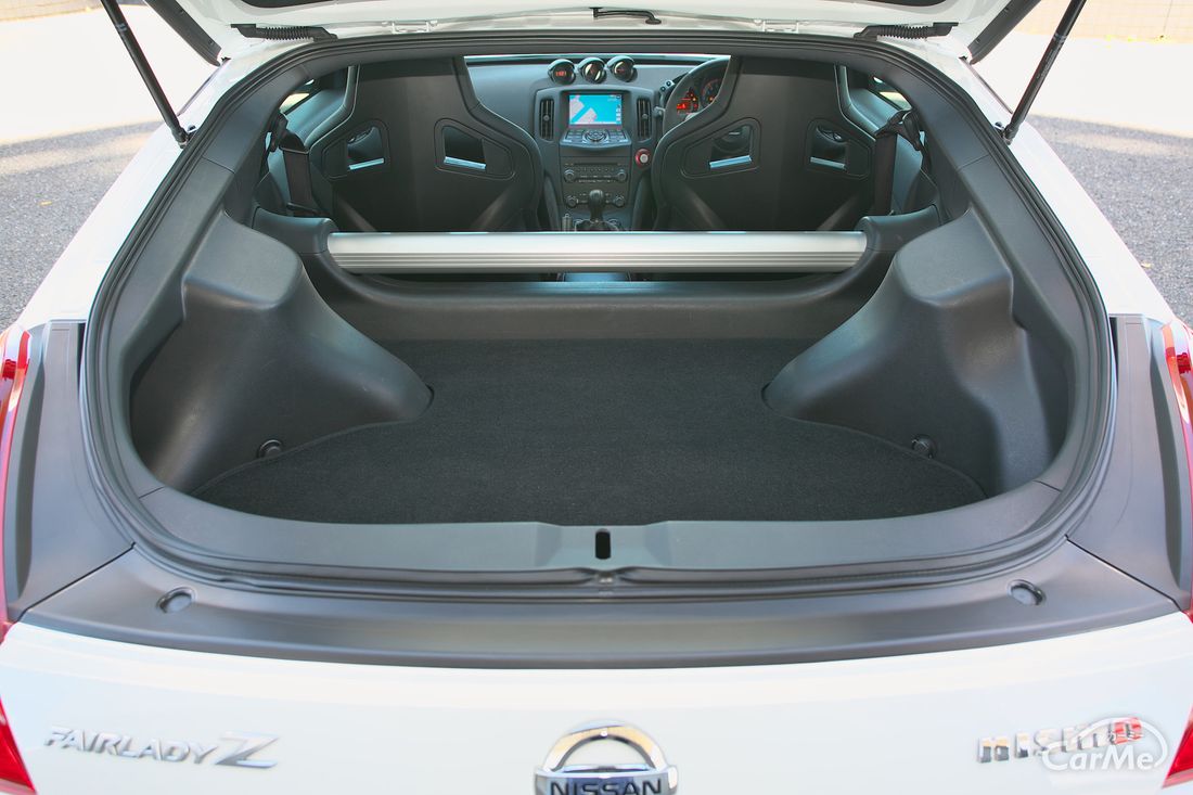 プロ解説 日産 フェアレディz Nismo Z34 のインテリア 内装 と荷室容量を徹底解説 の写真 3枚目