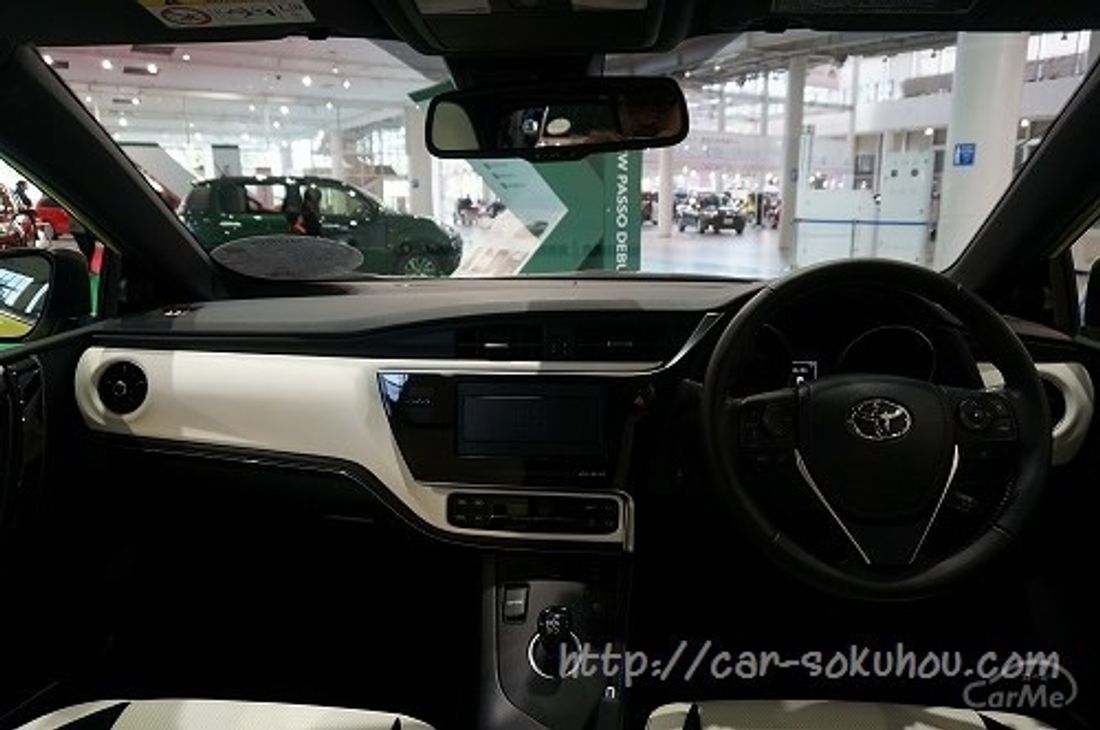 トヨタ オーリス ハイブリッド 2016