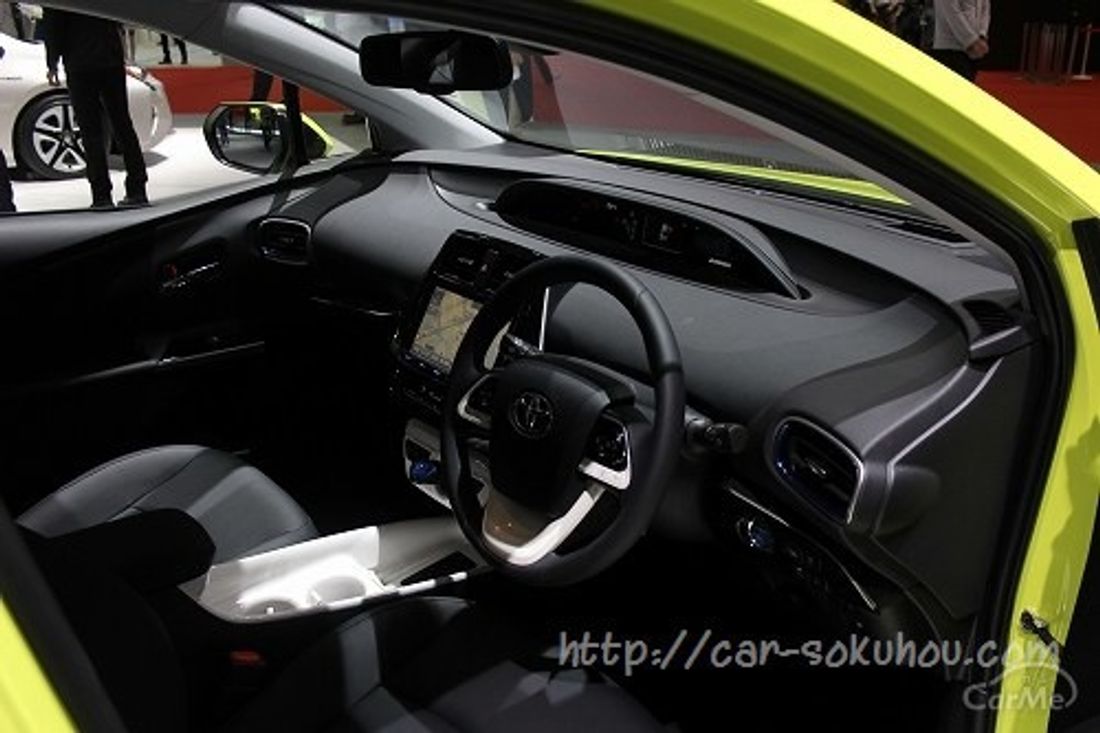 トヨタ プリウス 2016