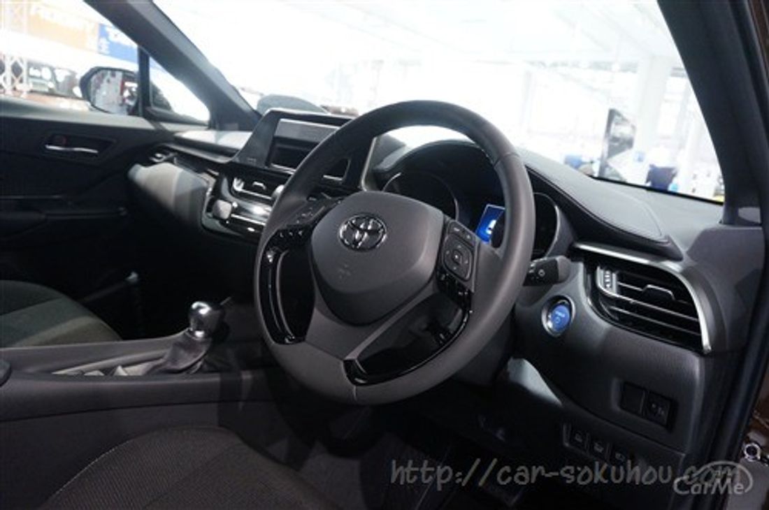トヨタ C-HR 2017