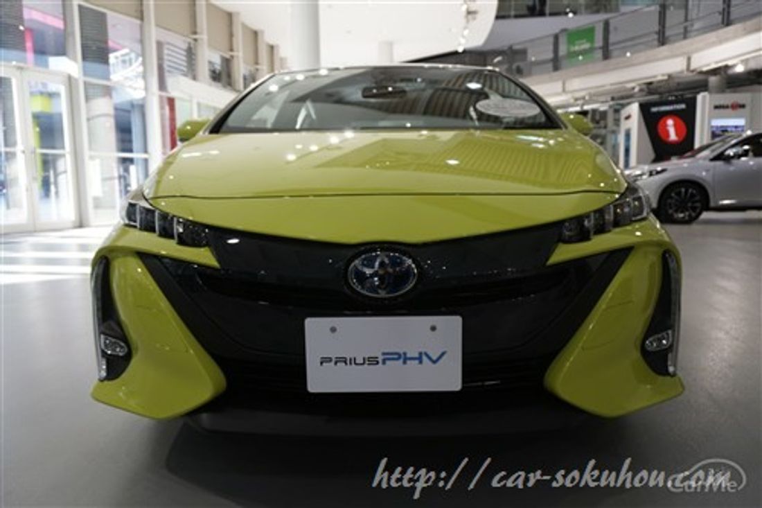 トヨタ プリウス PHV 2017