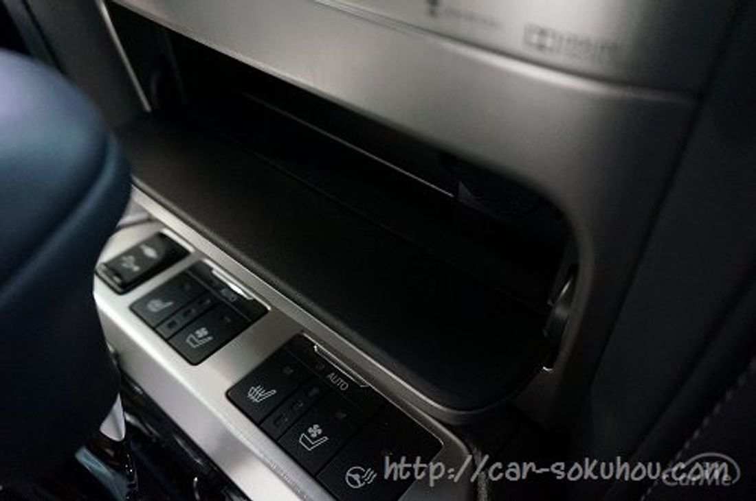 トヨタ ランクル200 2015
