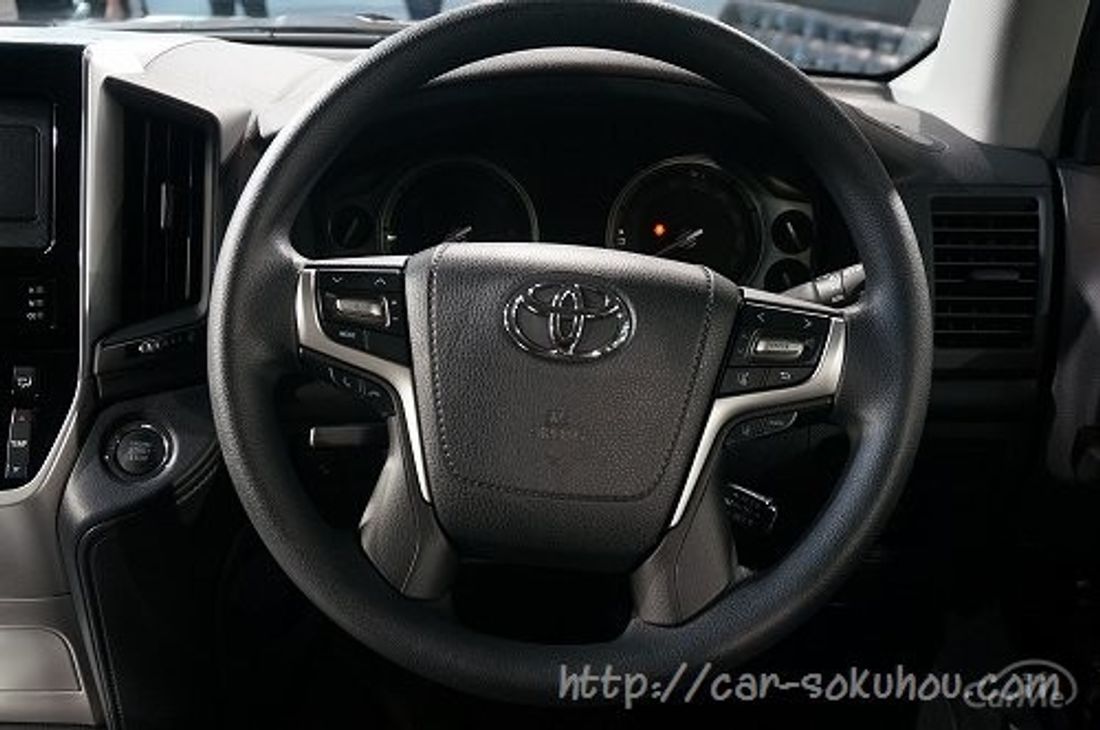 トヨタ ランクル200 2015