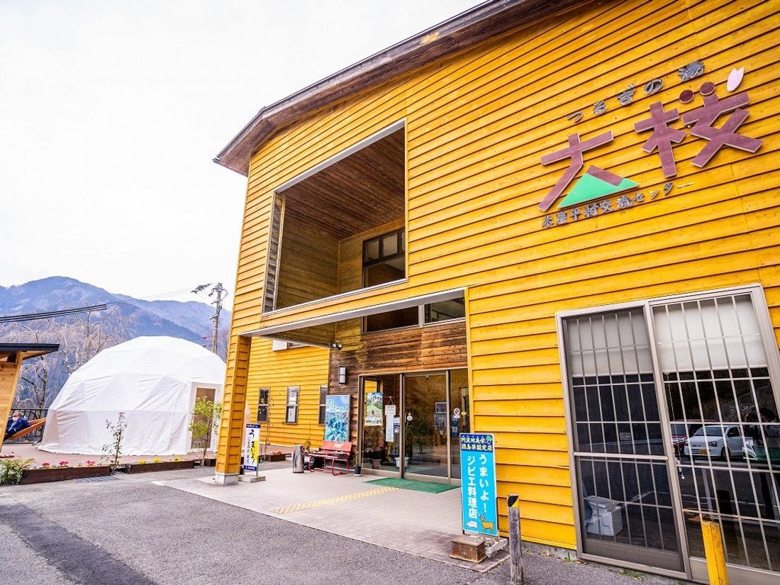 日本最大級の外国人コミュニティ「在日華人圏」でお得なグランピングプランがスタート!【glampark つるぎの湯】