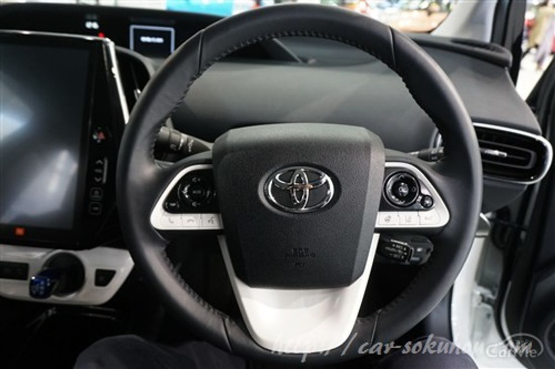 プリウスphvの内装 先進的なデザインのインテリアを徹底解説