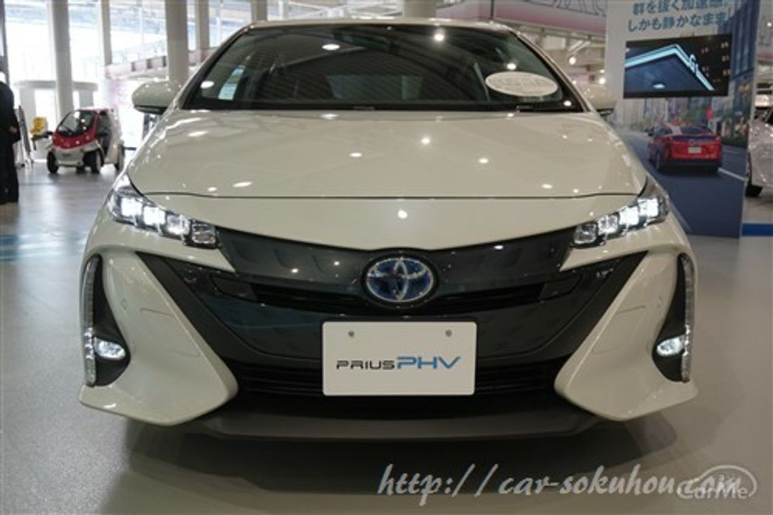 トヨタ プリウス PHV 2017