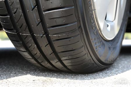 実用的なスタンダートタイヤ Kumho Ecowing Es31をテスト