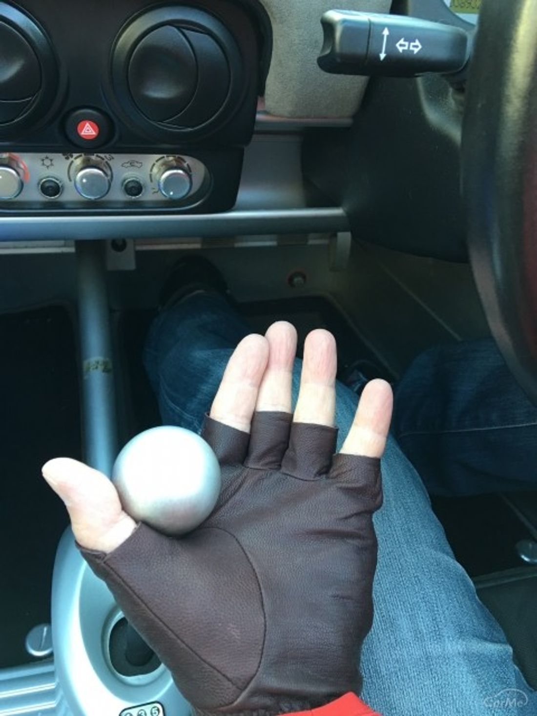 おすすめのドライビンググローブ14選 選ぶポイントやレーシンググローブなどもあわせて紹介 By 車選びドットコム