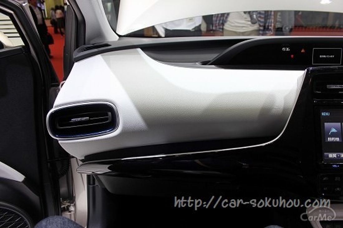 トヨタ プリウス 2016
