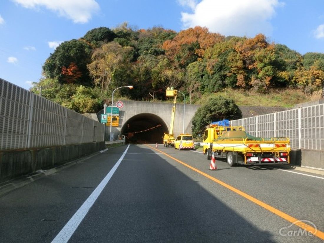 高速道路　トンネル