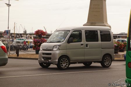 軽唯一のハイブリッド車 ダイハツ ハイゼットカーゴ ハイブリッドはなぜ1代限りで終わったのか 車ニュース 中古車情報 中古車検索なら 車 選びドットコム 車選び Com