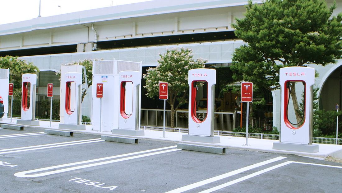 みなとみらいエリア初、テスラ スーパーチャージャーが「LIVING TOWN みなとみらい」にオープン
