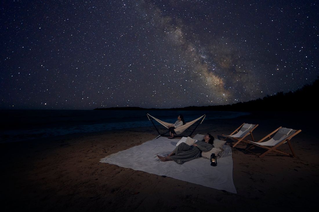 【星野リゾート 西表島ホテル】ホテル目の前のビーチ「月ヶ浜」で満天の星を楽しむ「Iriomote Starry Nig…