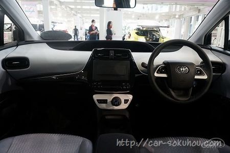 トヨタ プリウス Sグレード 2015