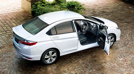 ホンダ グレイスとフィットは似てる 比べてみました 車ニュース 中古車情報 中古車検索なら 車選びドットコム 車選び Com