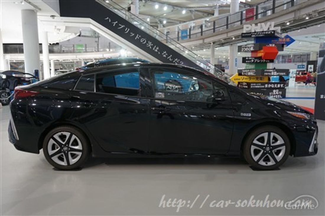 トヨタ プリウス PHV 2017