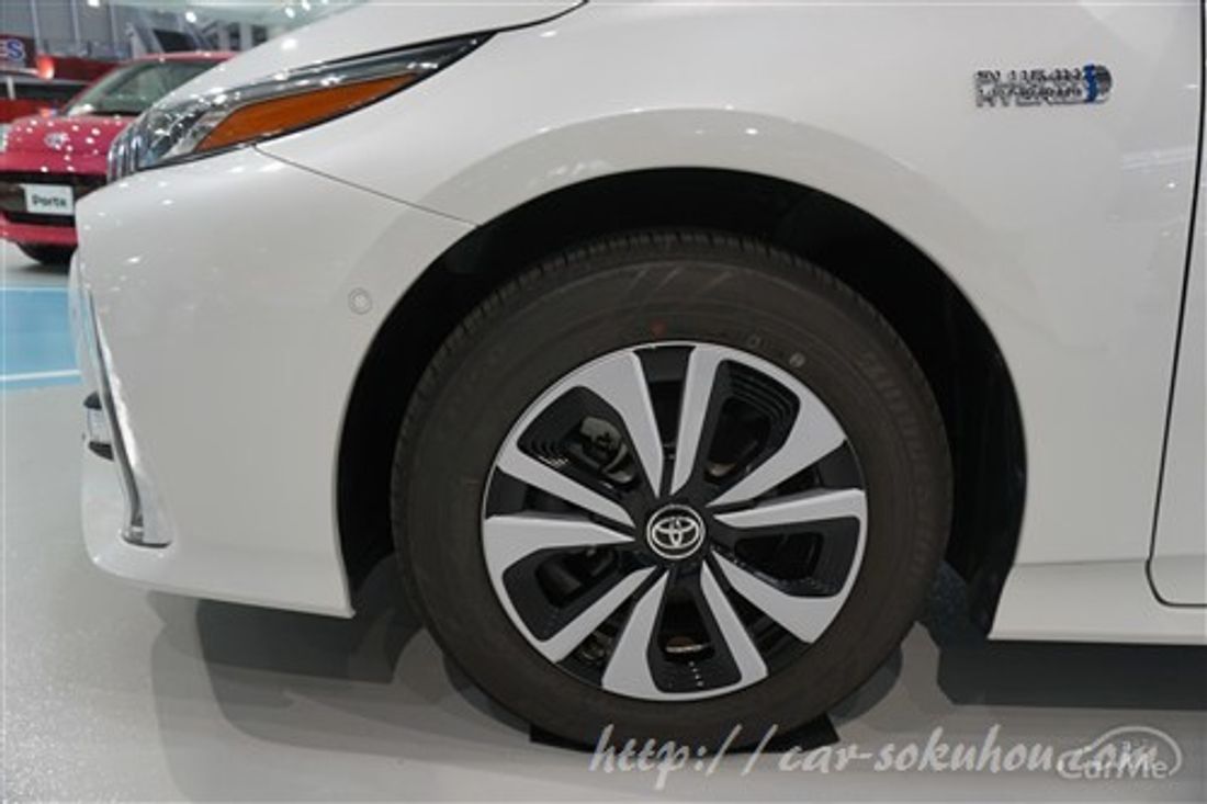 トヨタ プリウス PHV 2017