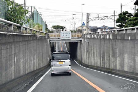 忘れていませんか 白色の実線と破線 黄色の実線はどう違う 車ニュース 中古車情報 中古車検索なら 車選びドットコム 車選び Com