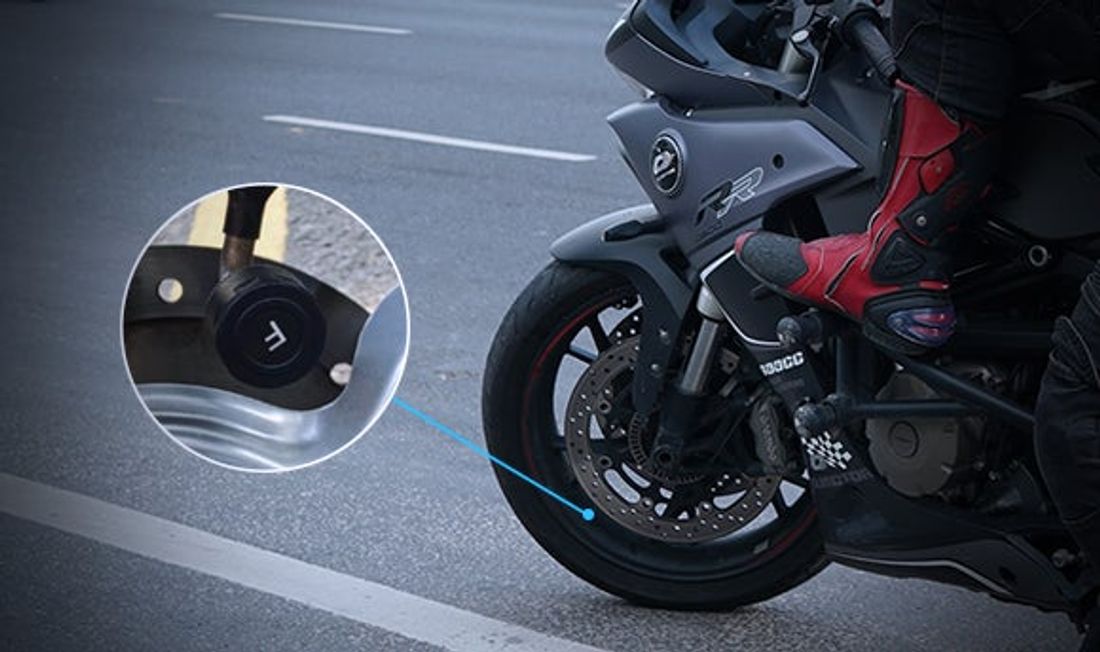 【バイク用】Apple CarPlay対応、一体型防水・防塵設計の5インチモニター「KG69」