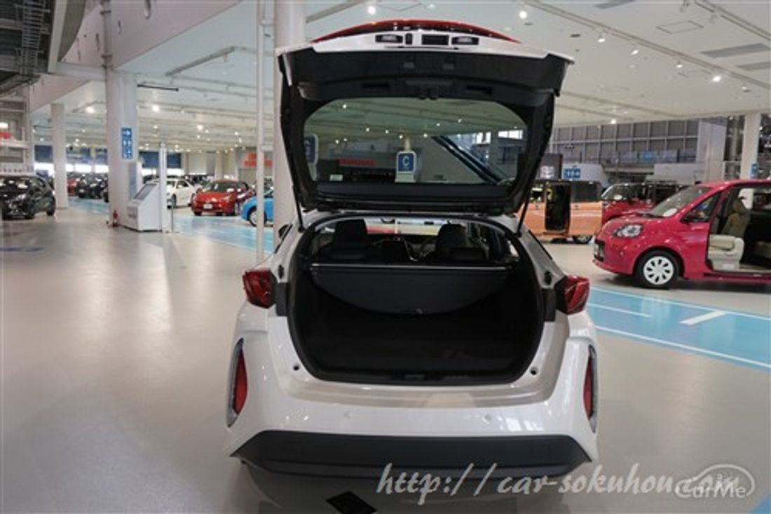 トヨタ プリウスPHV 2017