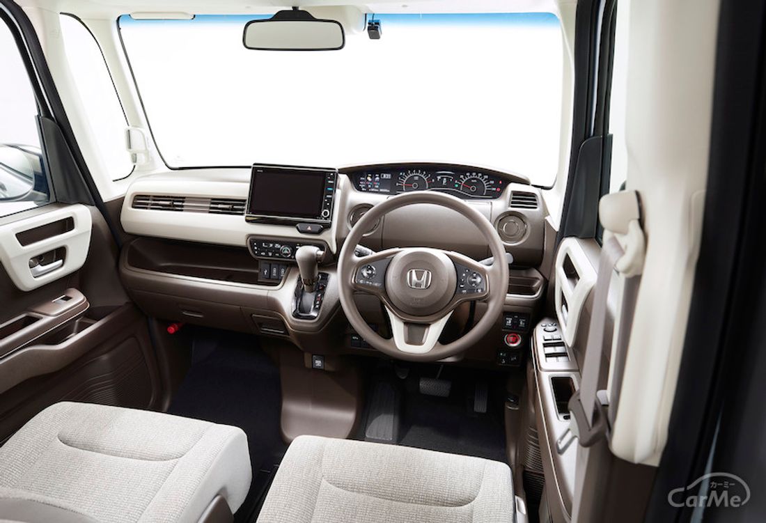 助手席が57cmもスライドする ホンダ 2代目n Boxの長所をご紹介