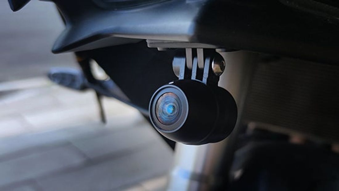 【バイク用】Apple CarPlay対応、一体型防水・防塵設計の5インチモニター「KG69」