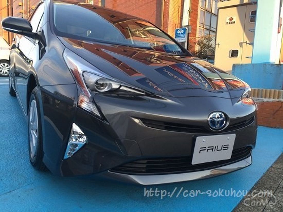 トヨタ プリウス 2016