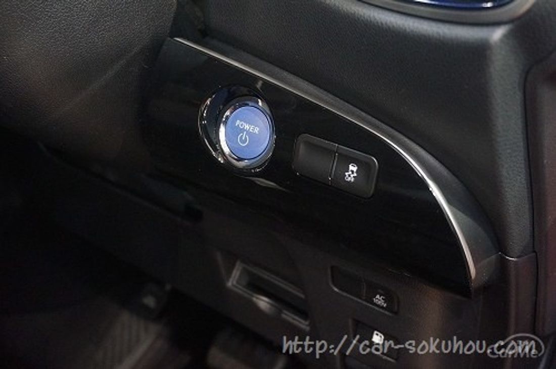 トヨタ プリウス Sグレード 2015