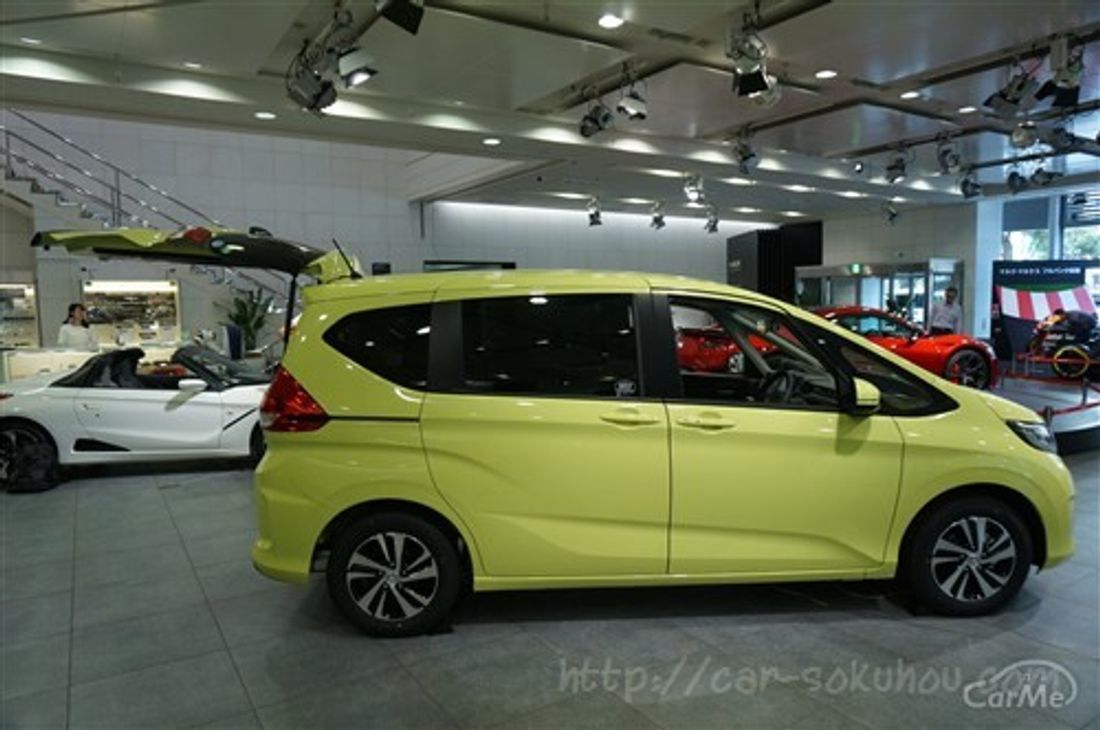 ホンダ フリード+ 2016
