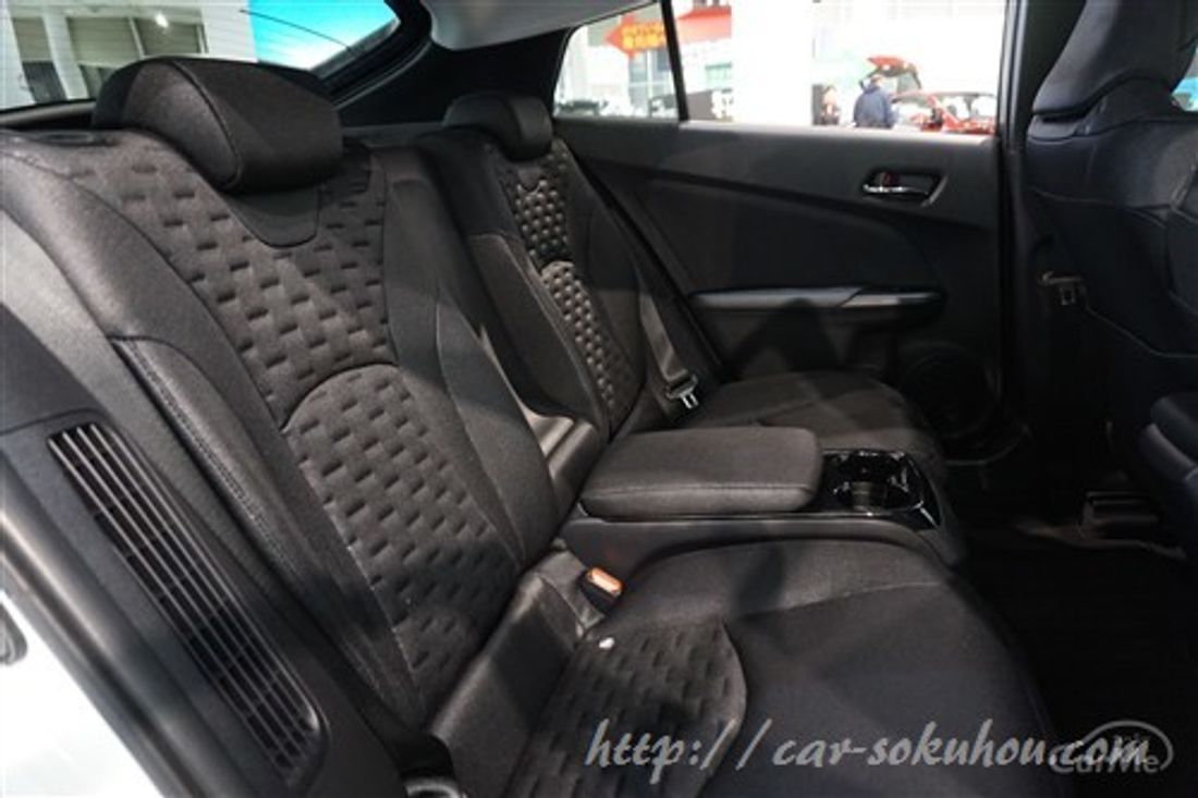 トヨタ プリウス PHV 2017