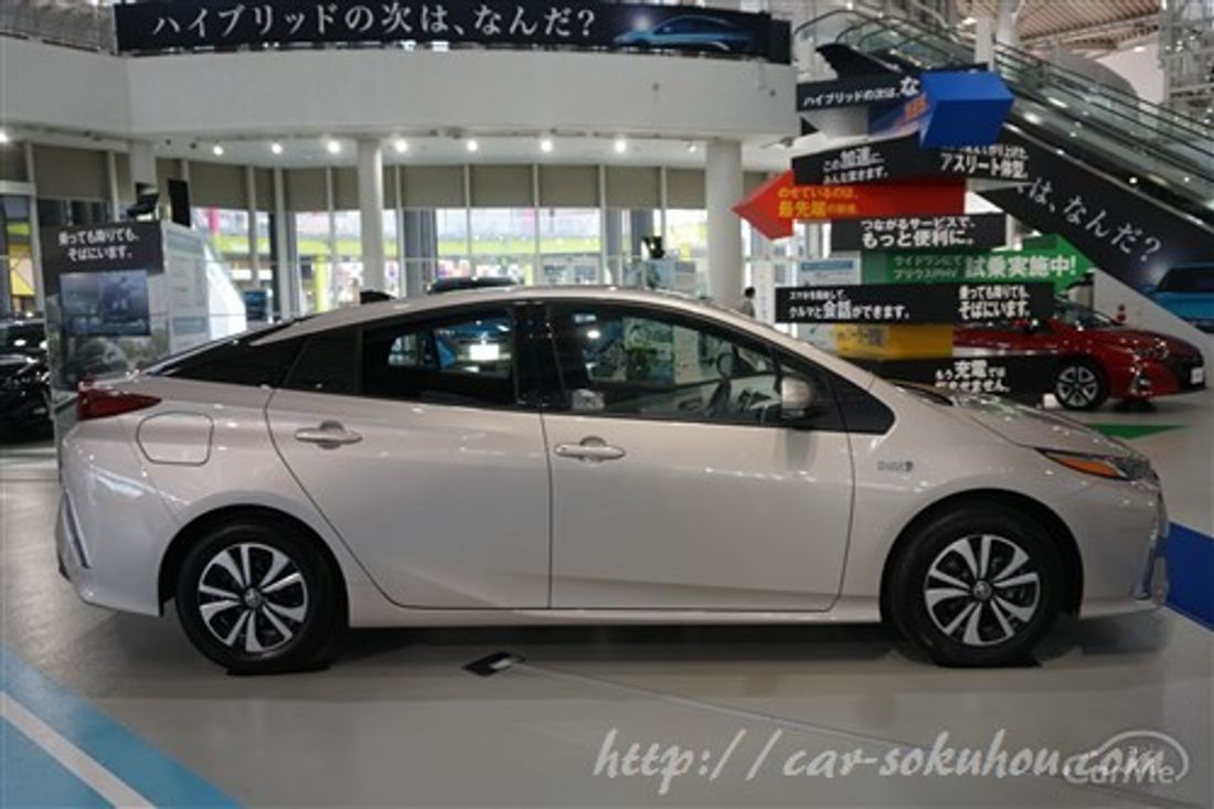 トヨタ プリウス PHV 2017