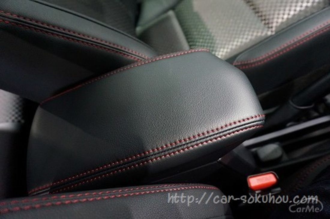 トヨタ カローラフィールダー 2016