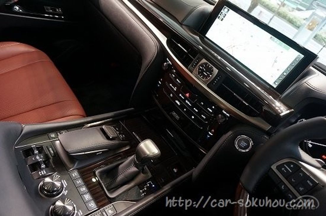トヨタ ランクル200 2015