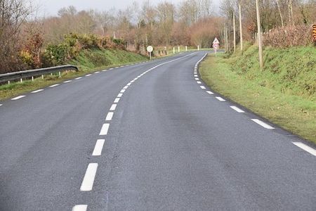 曲がりくねった道路