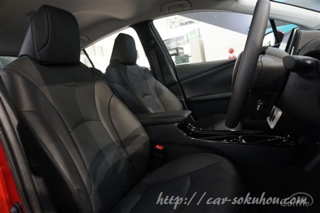 トヨタ プリウス PHV 2017