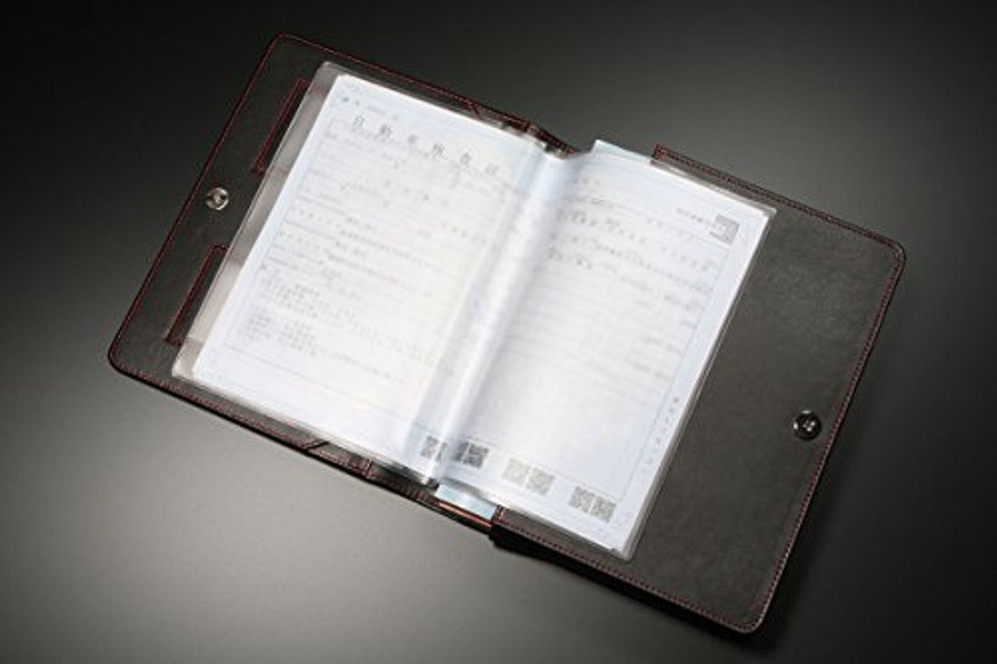 おすすめの車検証入れ15選 100均で買える車検証入れも紹介 By 車選びドットコム